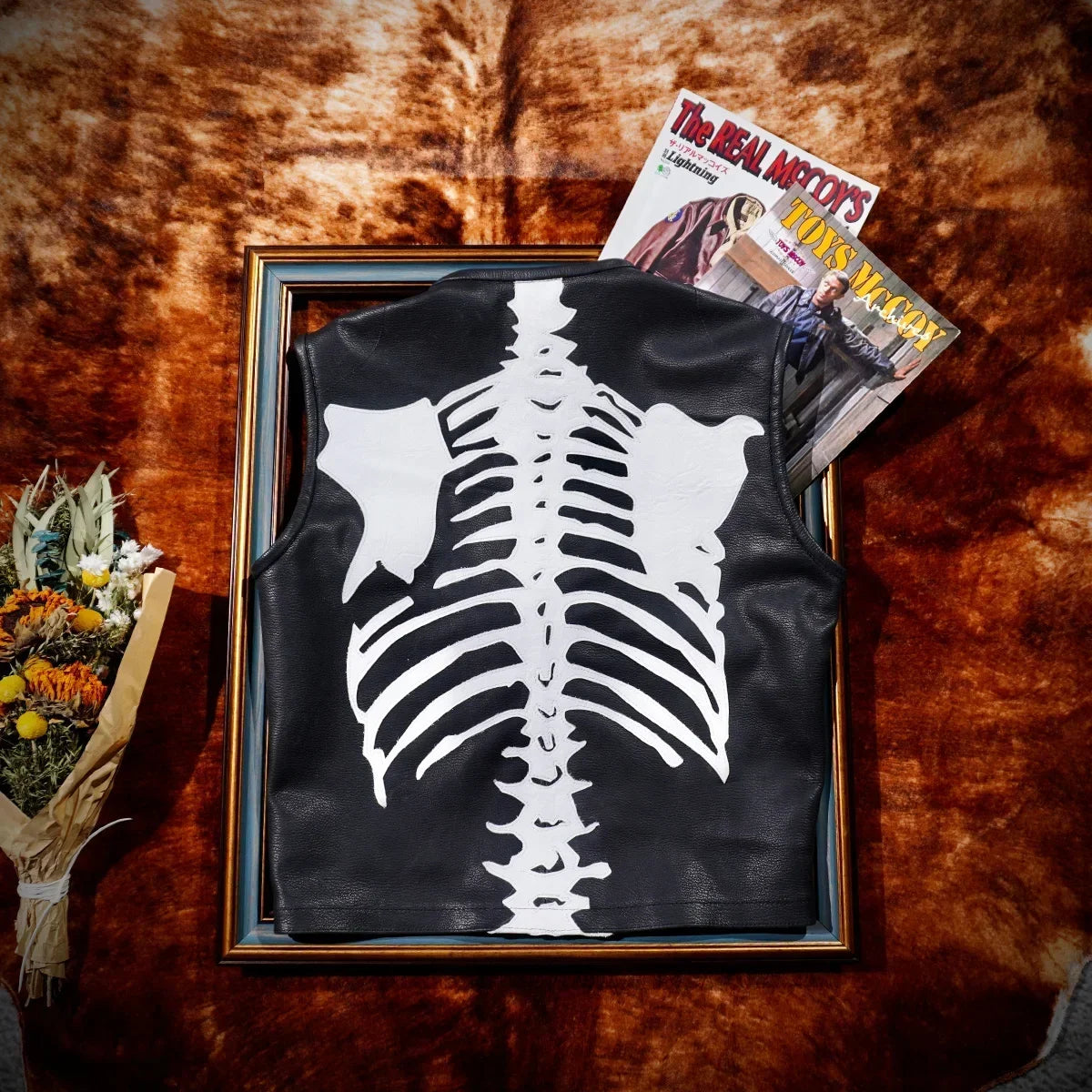 2023 New Recommended Bone Locomotive Leather Vest Man Retro Racing Leather Knight.
